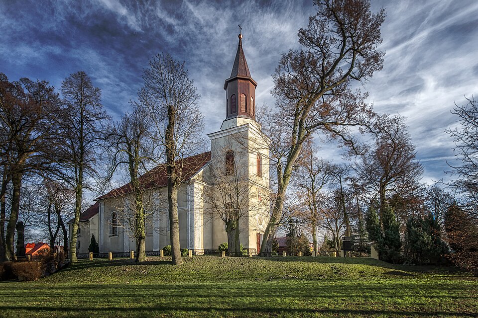 Kościół Świętej Trójcy – Lutogniew