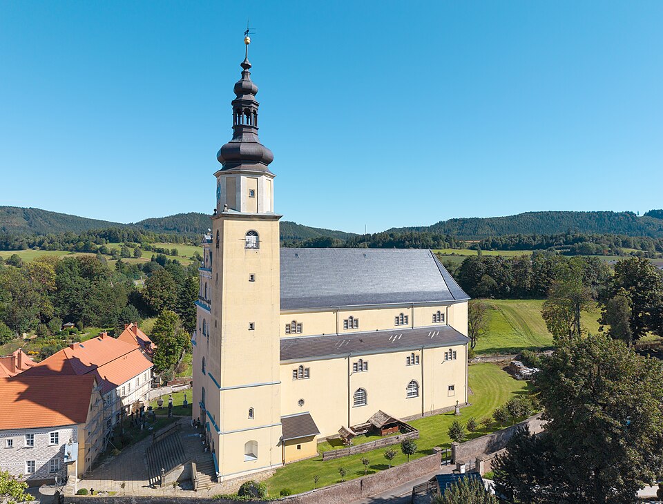 Kościół św. Rodziny – Chełmsko Śląskie