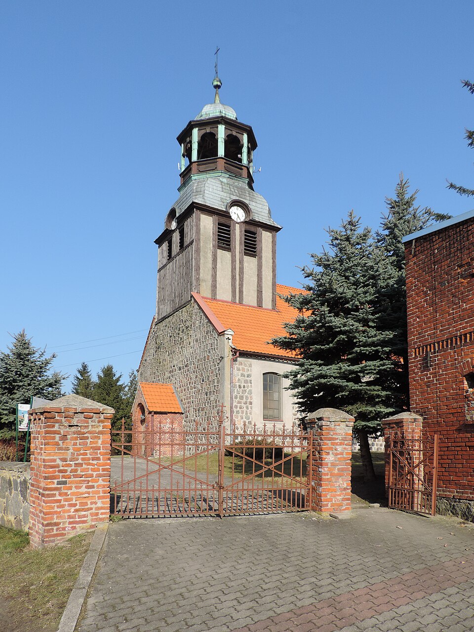 Kościół MB Królowej Polski – Nowogródek Pomorski