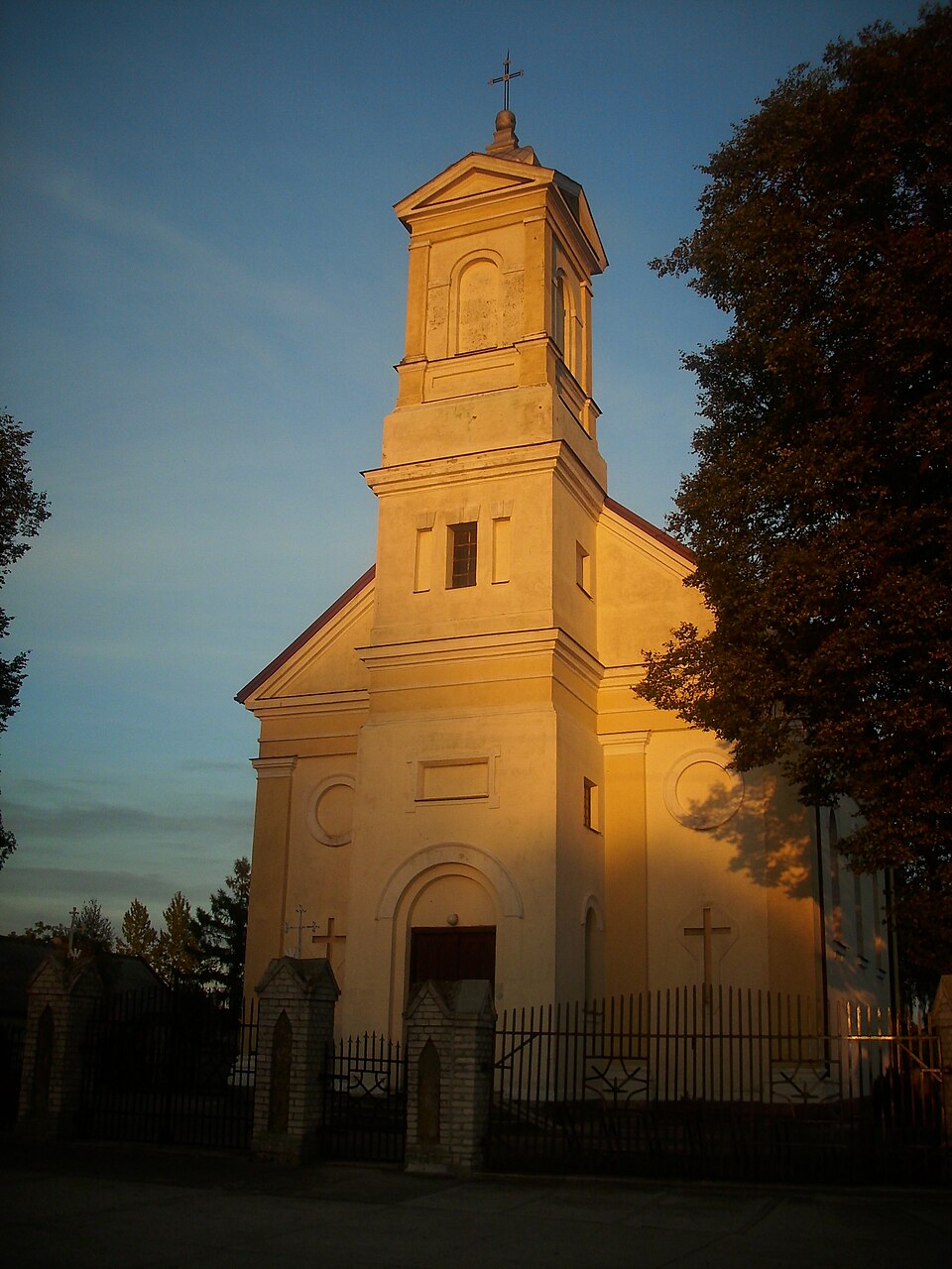 Kościół św. Bartłomieja Ap. – Bronisław