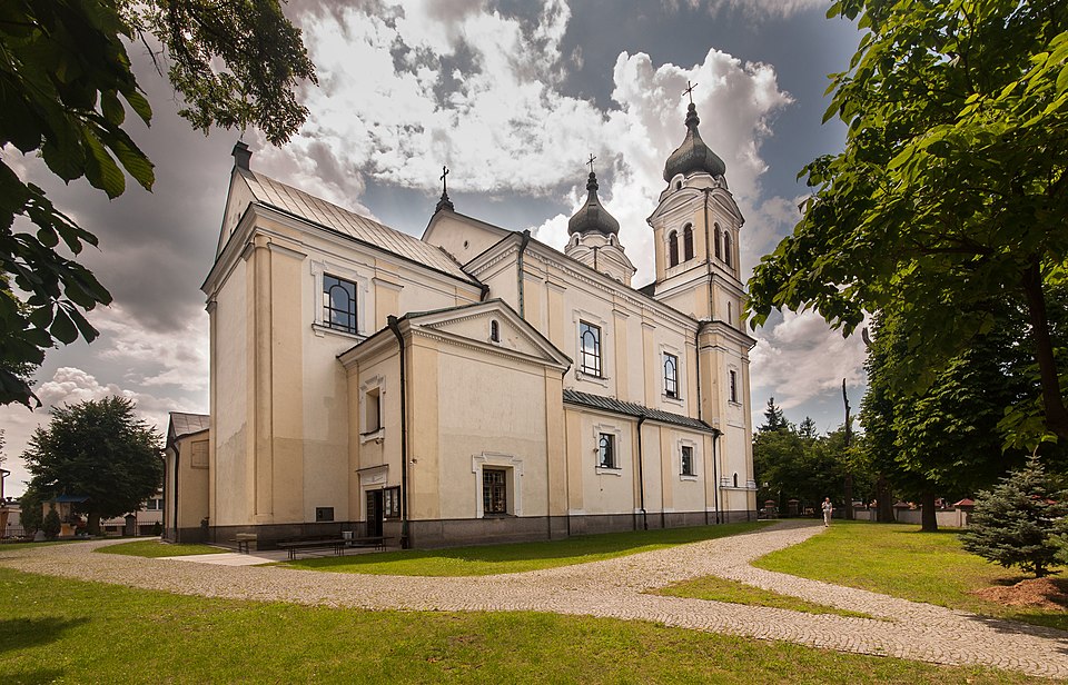 Kościół Trójcy Świętej i Wniebowzięcia NMP – Biłgoraj