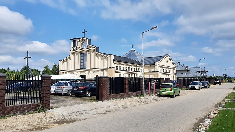Kościół MB Królowej Rodzin – Dziekanów Leśny